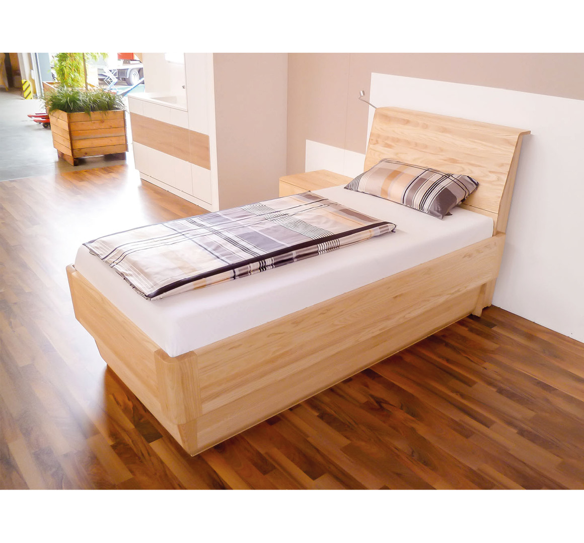 Individuelles, maßgeschneidertes Bett von Innenausbau Schüll